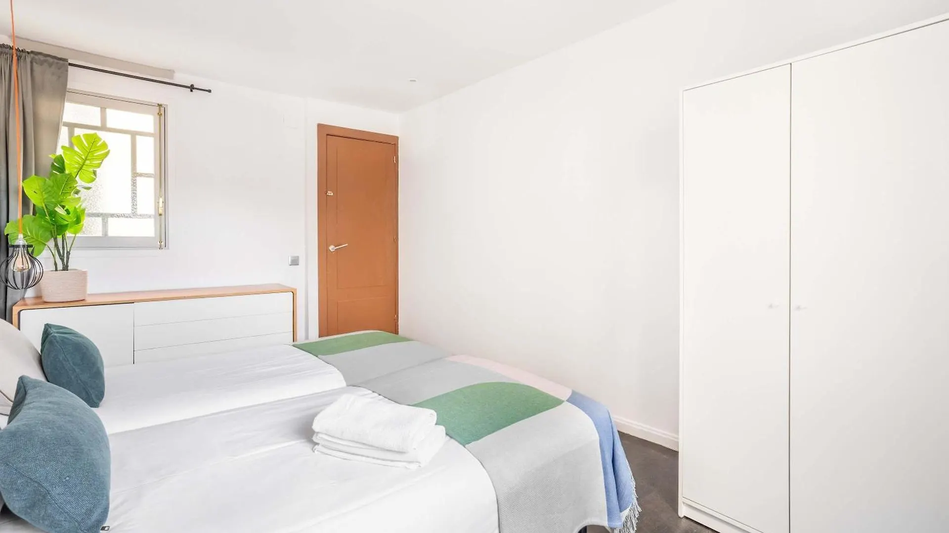 Amazing 3 Bedroom Penthouse In Plaza Espana Barcelona