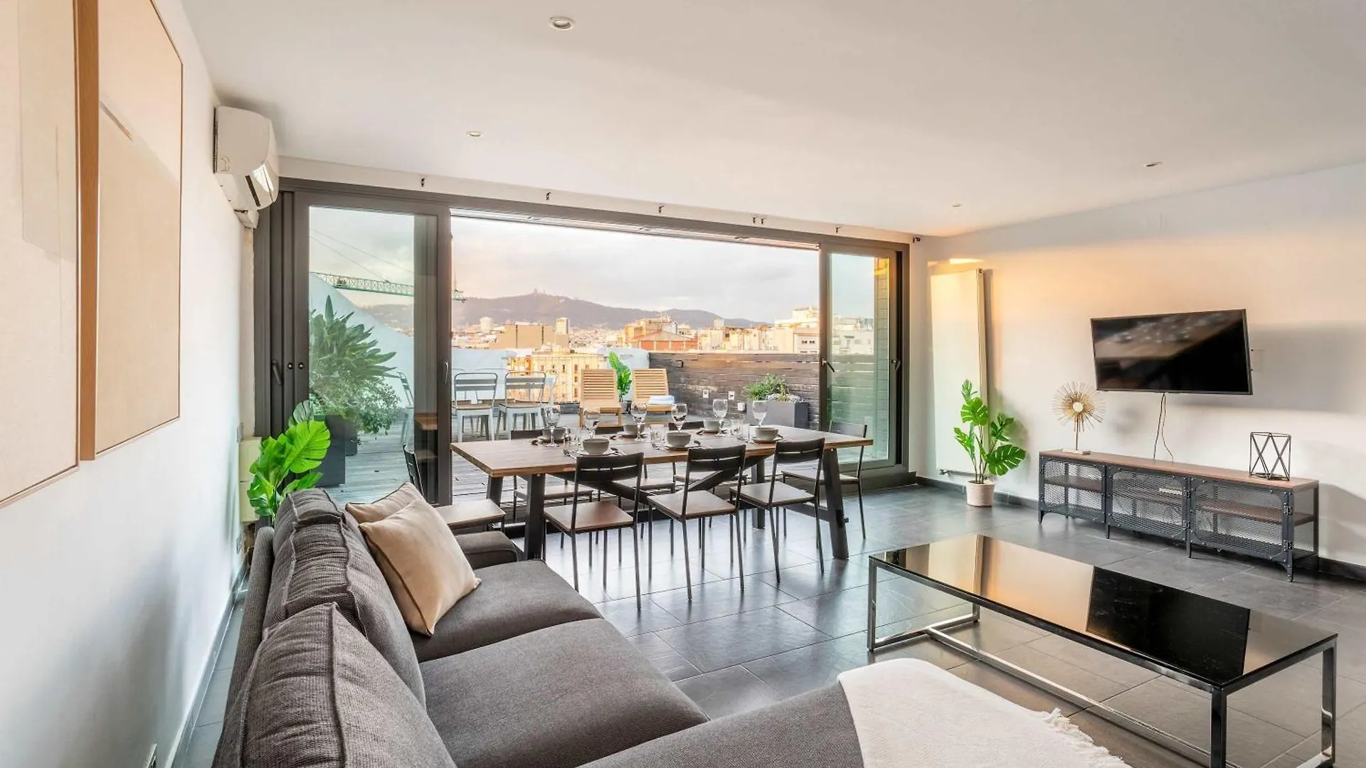 Amazing 3 Bedroom Penthouse In Plaza Espana Barcelona Apartment