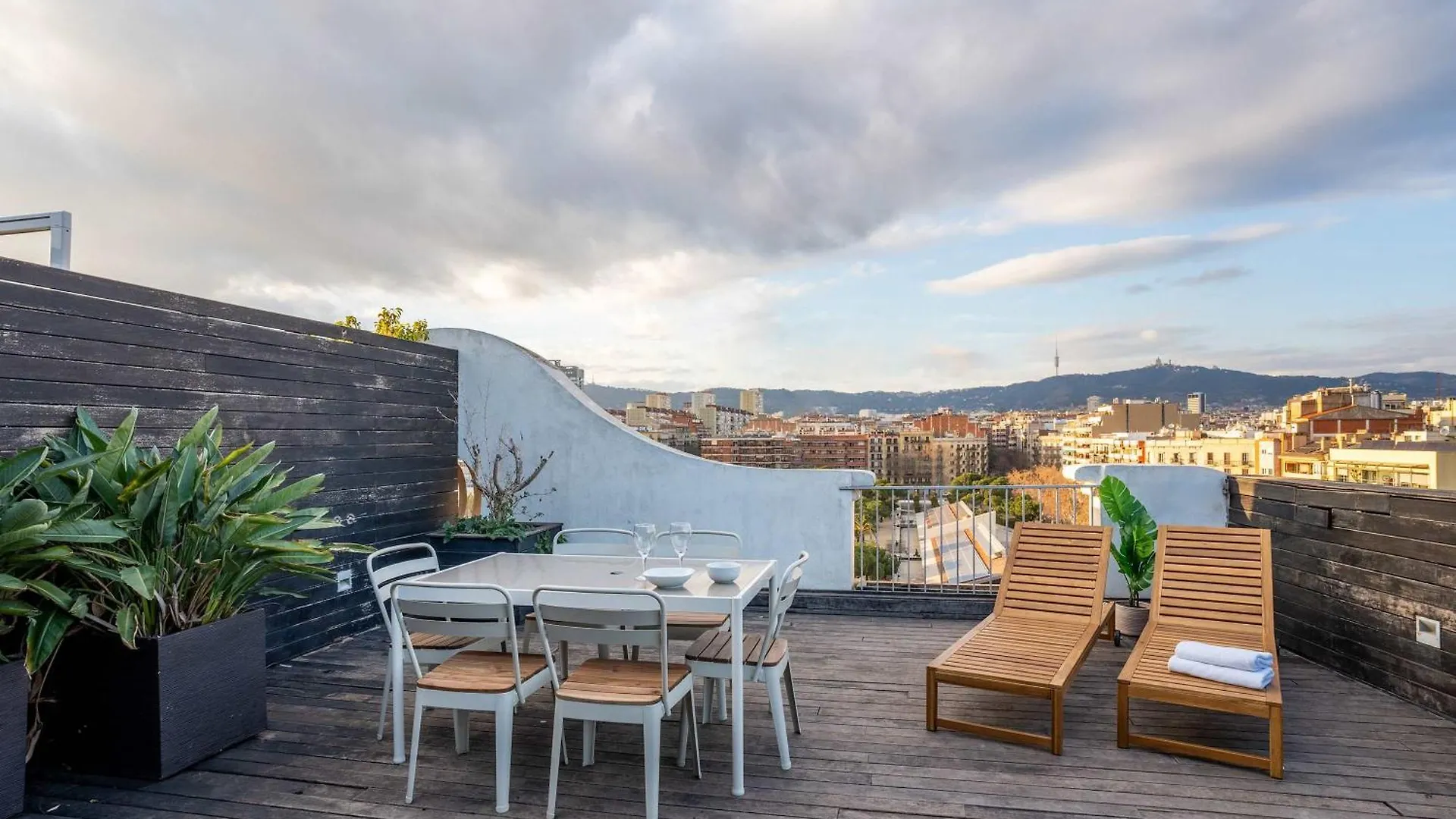 Amazing 3 Bedroom Penthouse In Plaza Espana Barcelona 0*,
